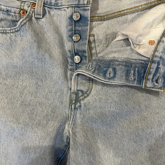 🎉HP🎉Levi's Ribcage Straight Ankle Light Blue Jeans - Picture 3 of 7